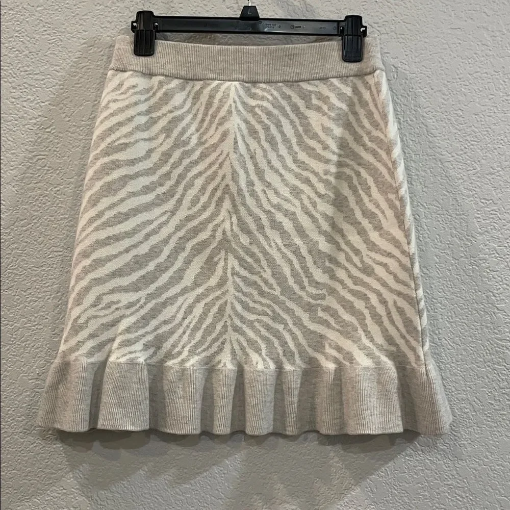 NEW Anthro Dolan Left Coast Gray White Zebra Print Ruffle Knit Skirt Size Small